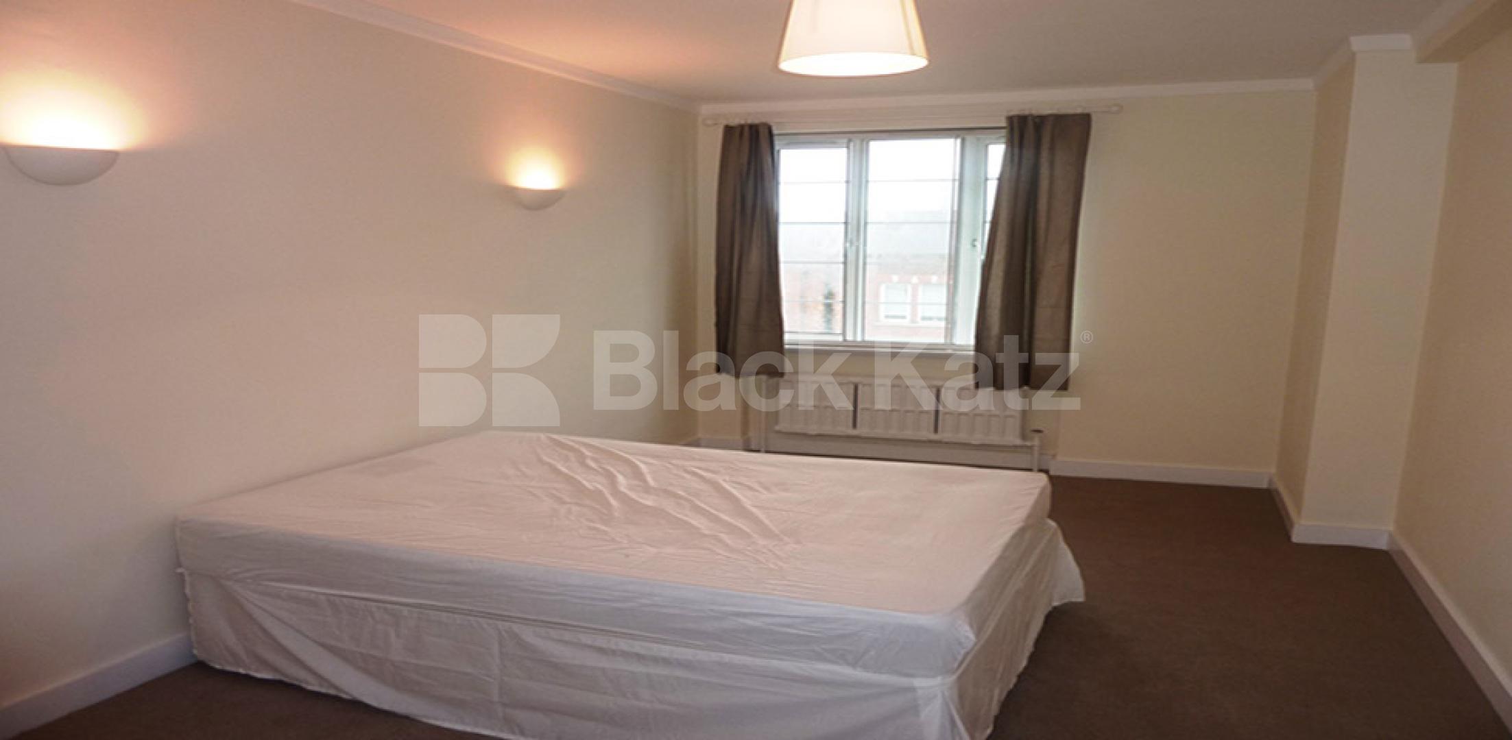 			FOUR DOUBLE BEDROOMS!!!, 4 Bedroom, 1 bath, 1 reception Flat			 Finchley Road, FINCHLEY ROAD